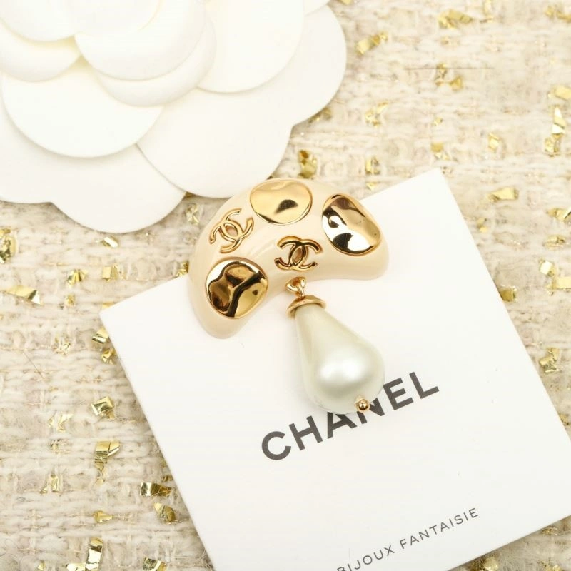 EyeCatching Chanel Brooches 221919