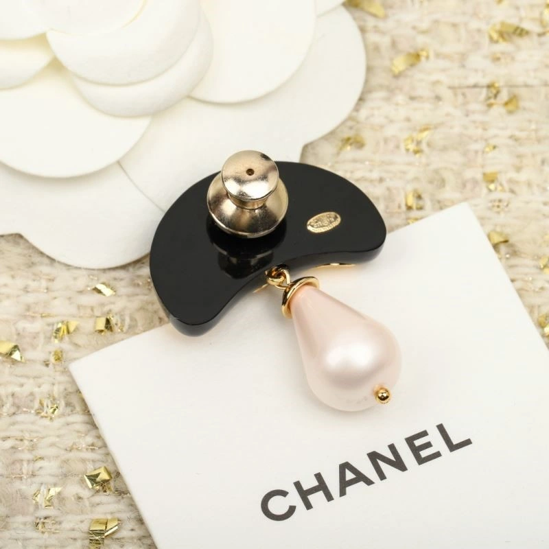 EyeCatching Chanel Brooches 221919