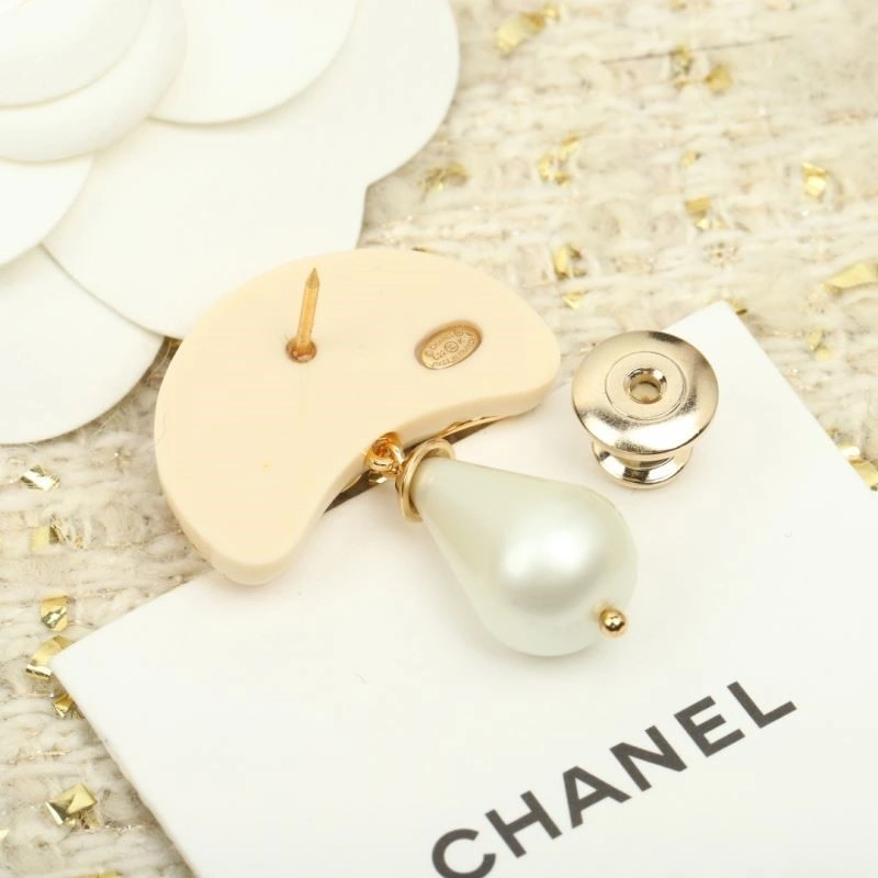 EyeCatching Chanel Brooches 221919