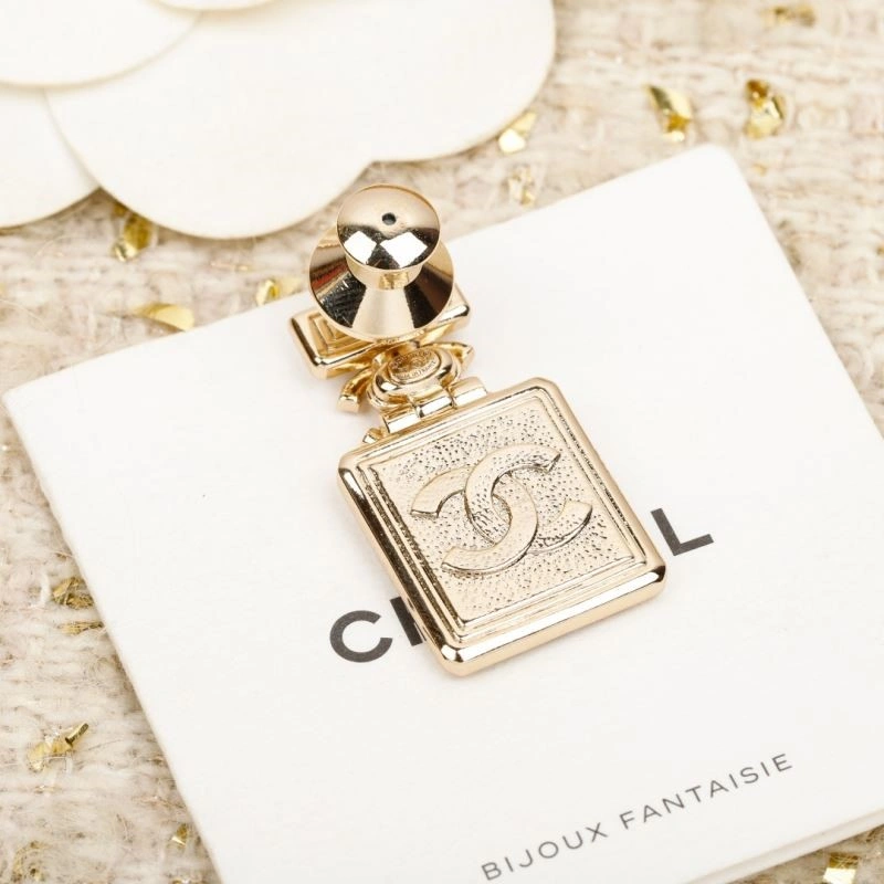 Casual Chanel Brooches 221913