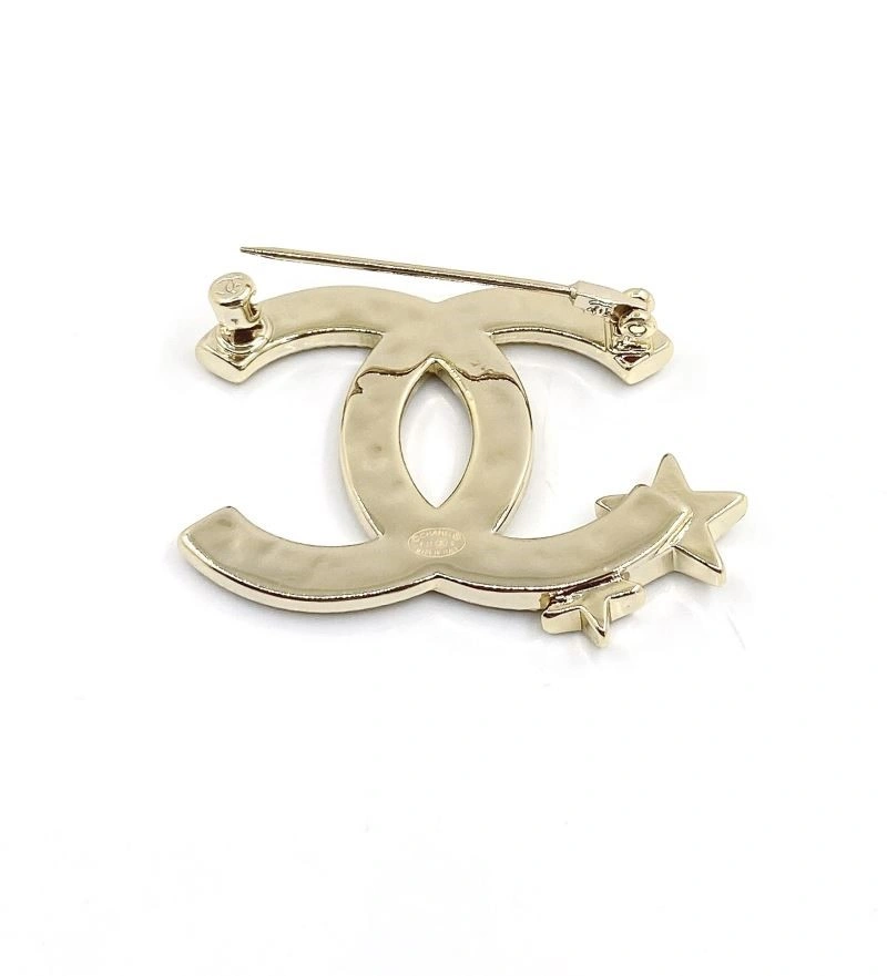 UrbanChic Chanel Brooches 221909