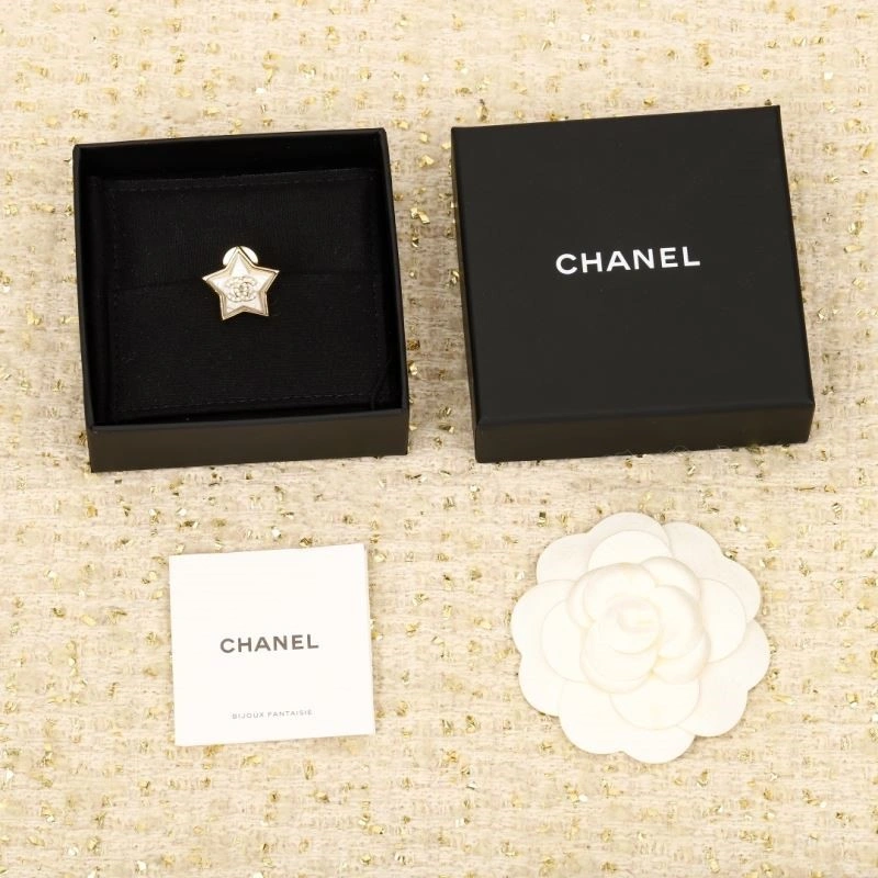 TechFriendly Chanel Brooches 221911