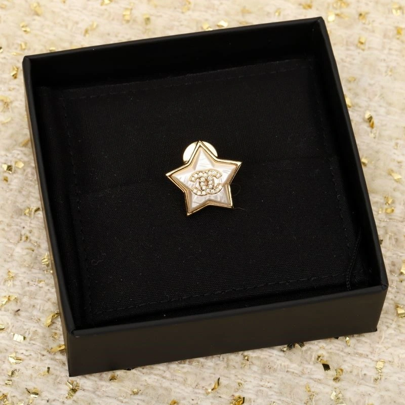 TechFriendly Chanel Brooches 221911