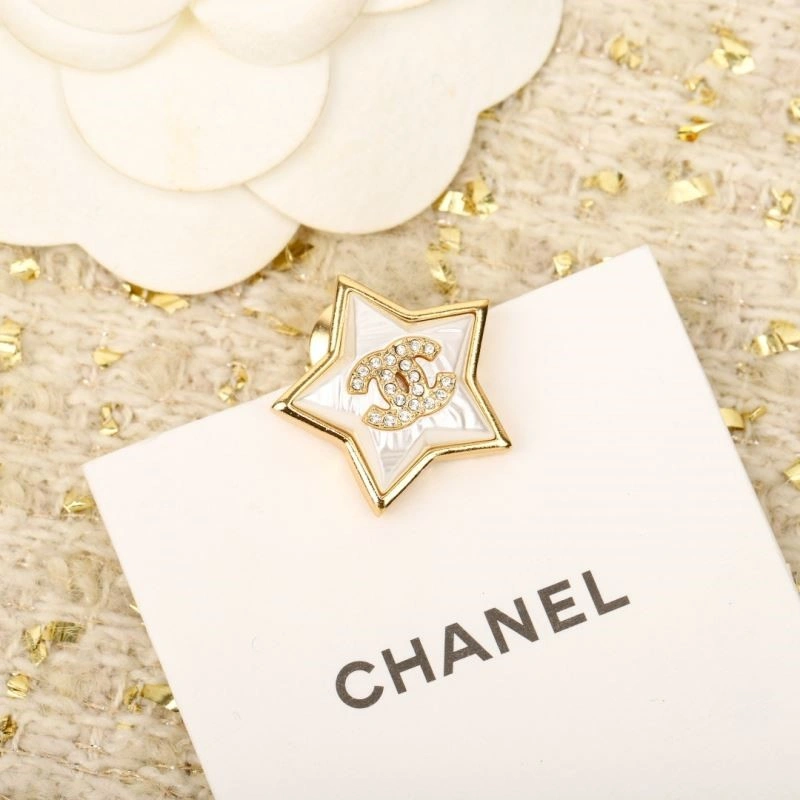 TechFriendly Chanel Brooches 221911