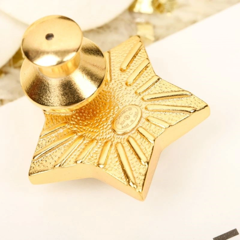 TechFriendly Chanel Brooches 221911