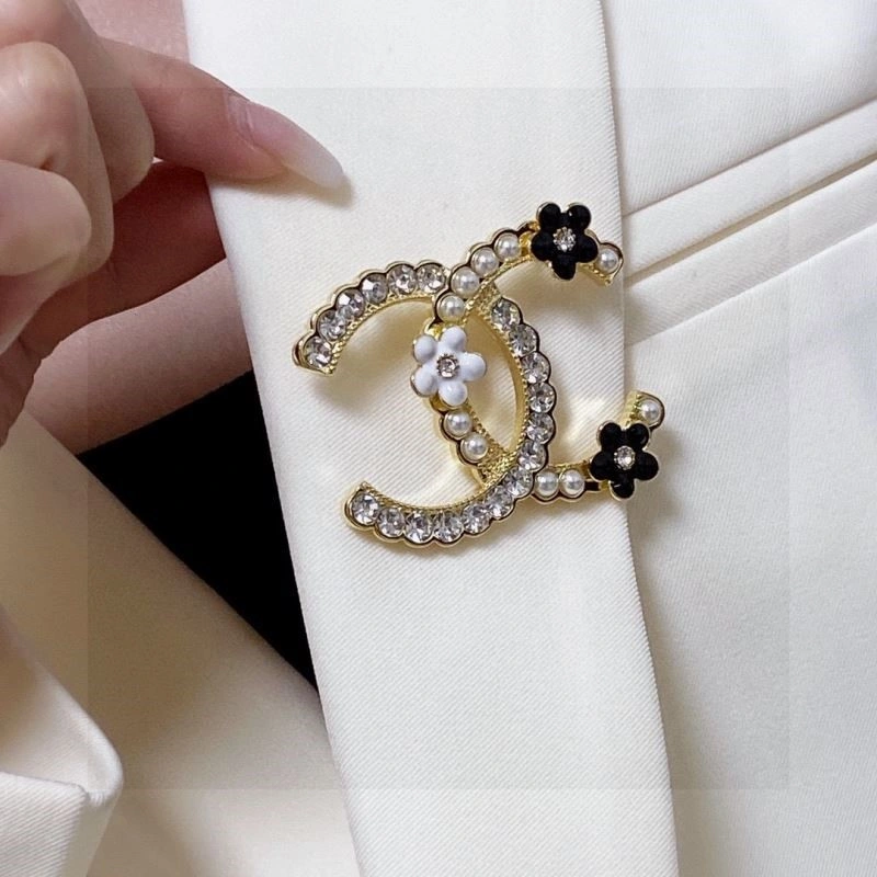 Chanel Brooches Colorful 221890