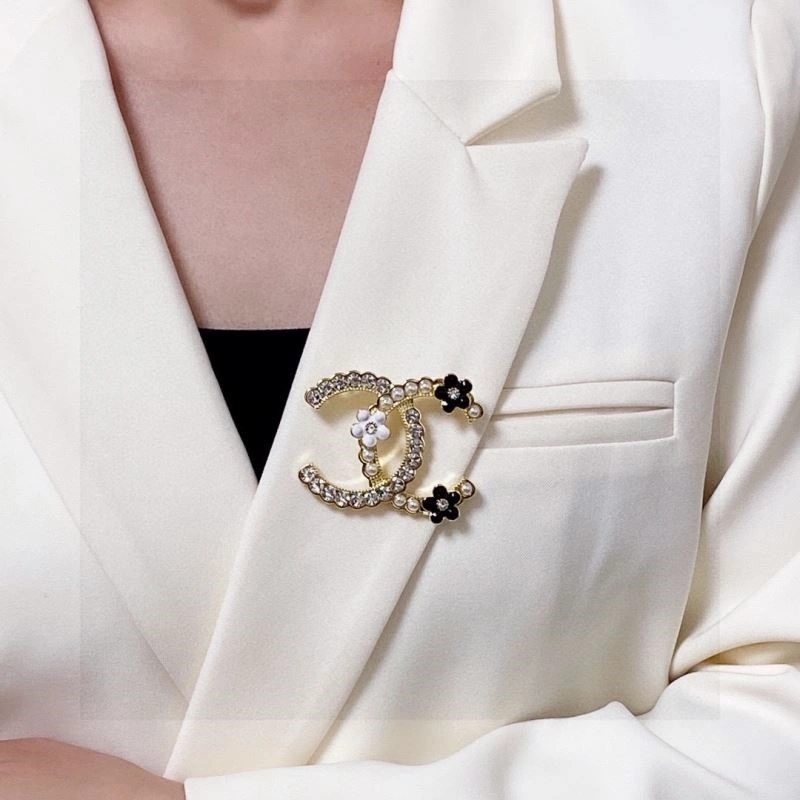 Chanel Brooches Colorful 221890