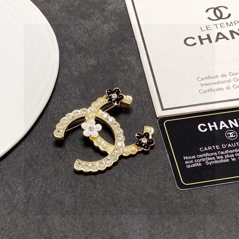Chanel Brooches Colorful 221890