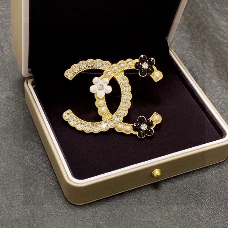 Chanel Brooches Colorful 221890