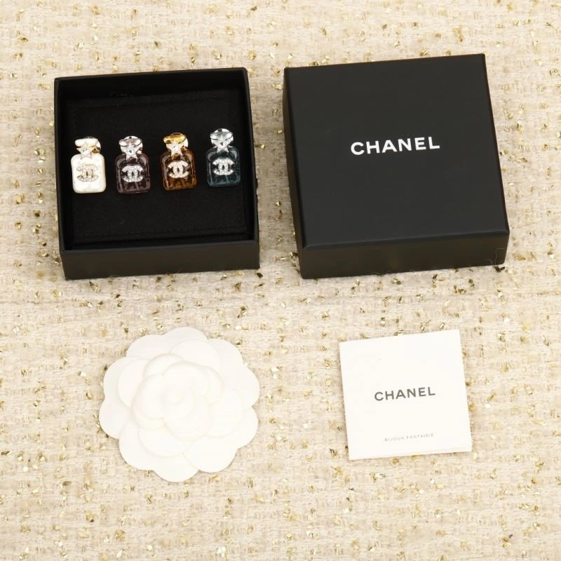 Chanel Brooches Sophisticated 221904