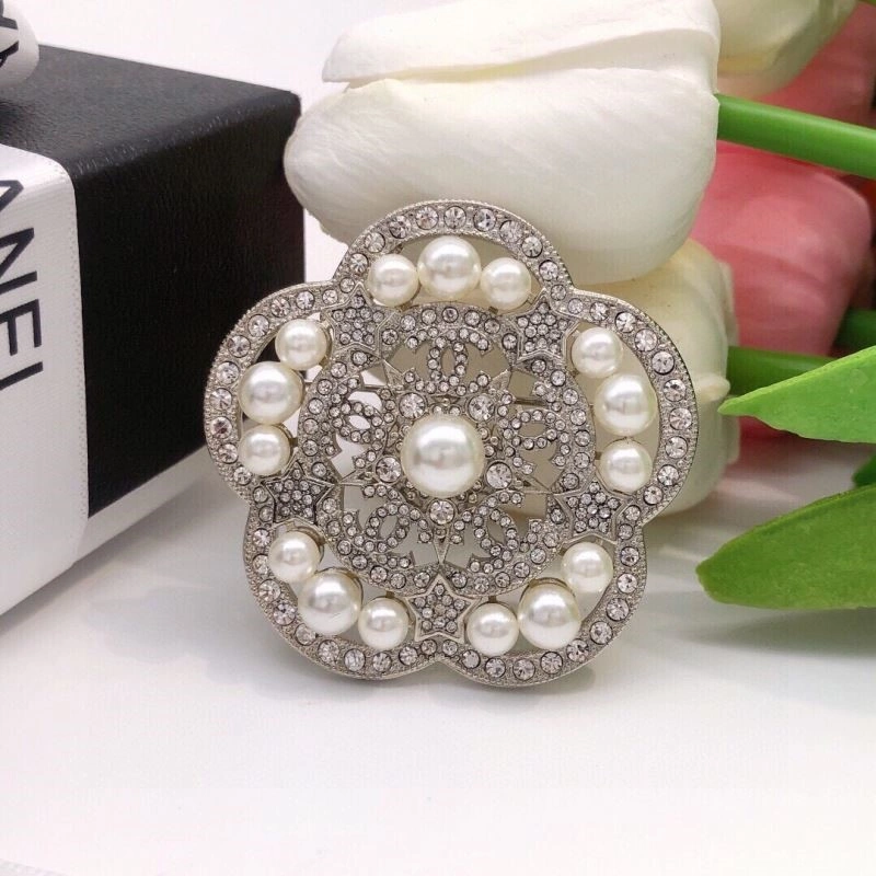 Chanel Brooches Resilient 221891