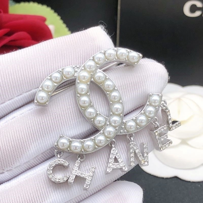 Colorful Chanel Brooches 221906
