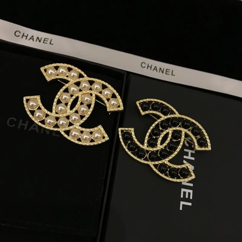 UrbanChic Chanel Brooches 221878