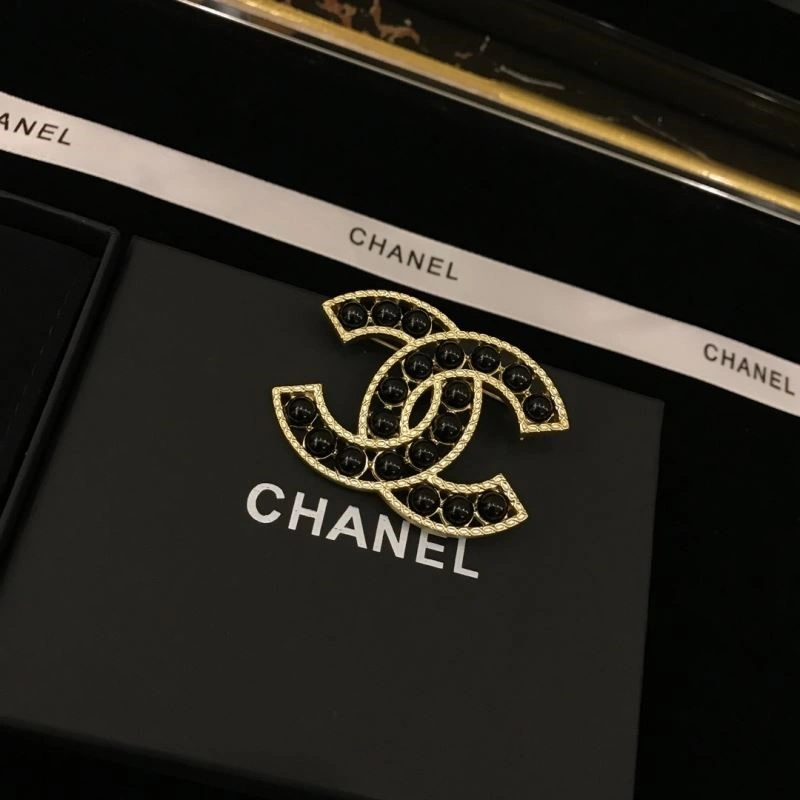 UrbanChic Chanel Brooches 221878