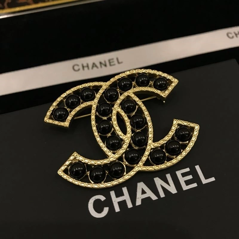 UrbanChic Chanel Brooches 221878