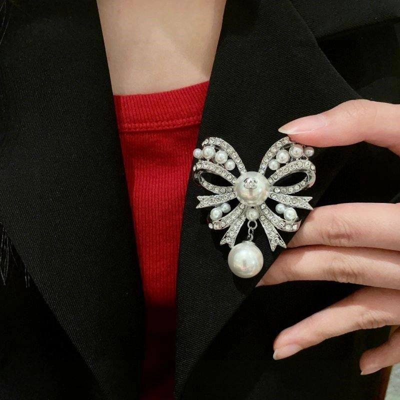 Affordable Chanel Brooches 221879