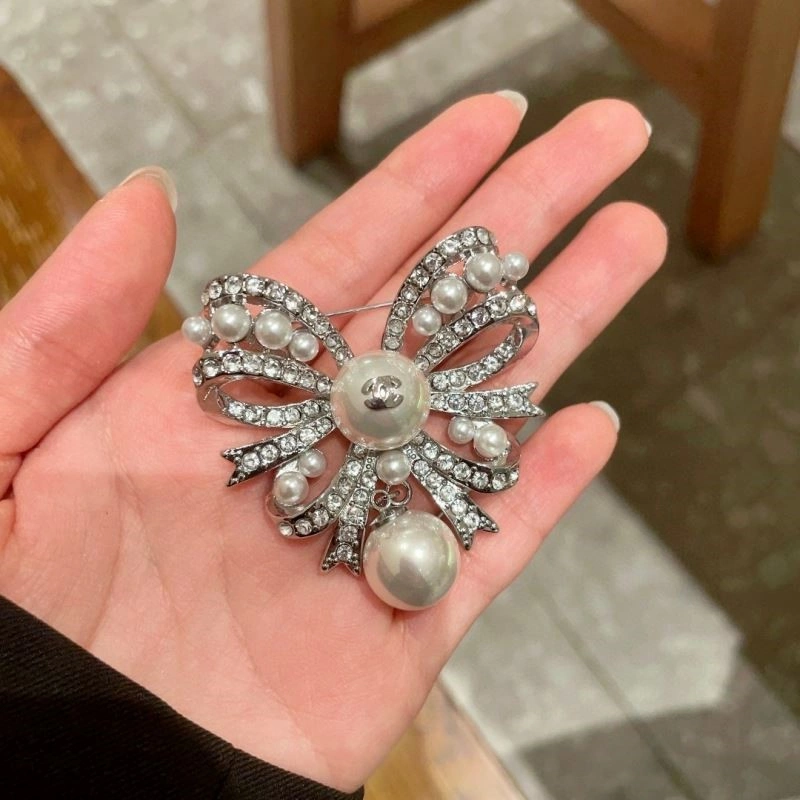 Affordable Chanel Brooches 221879