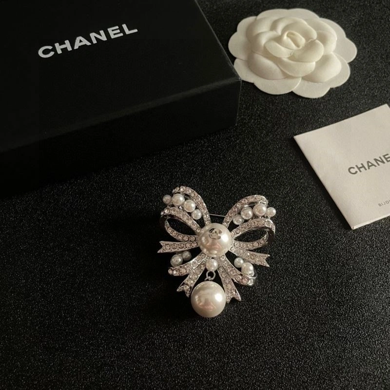 Affordable Chanel Brooches 221879