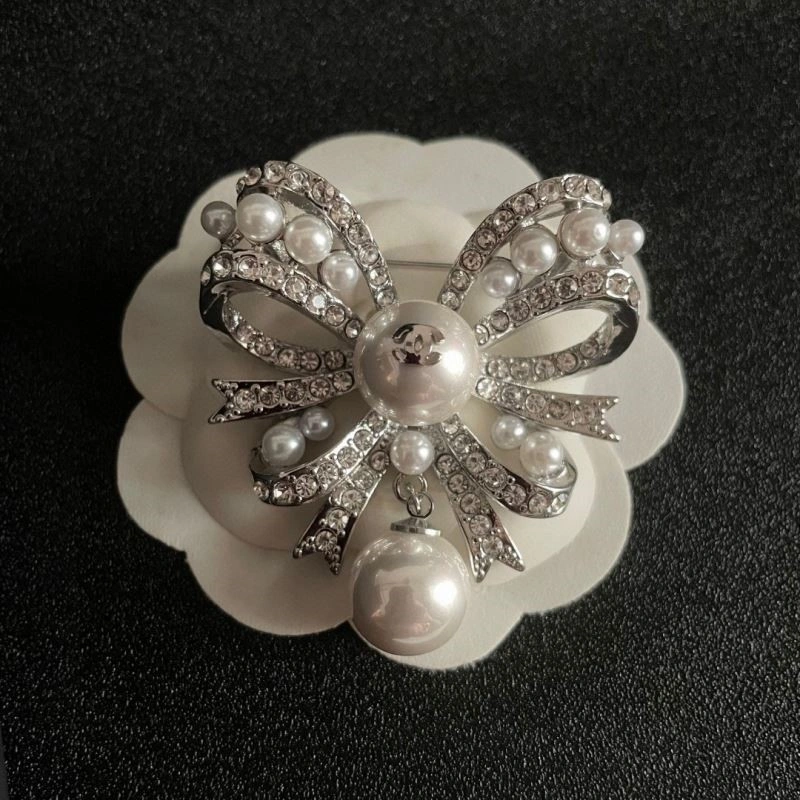 Affordable Chanel Brooches 221879