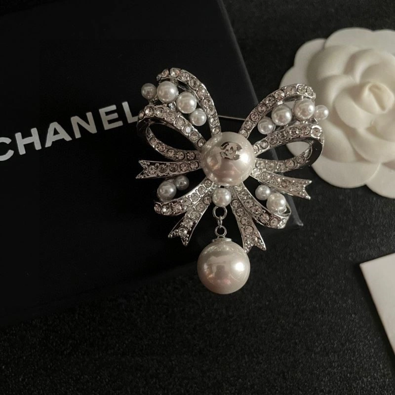 Affordable Chanel Brooches 221879