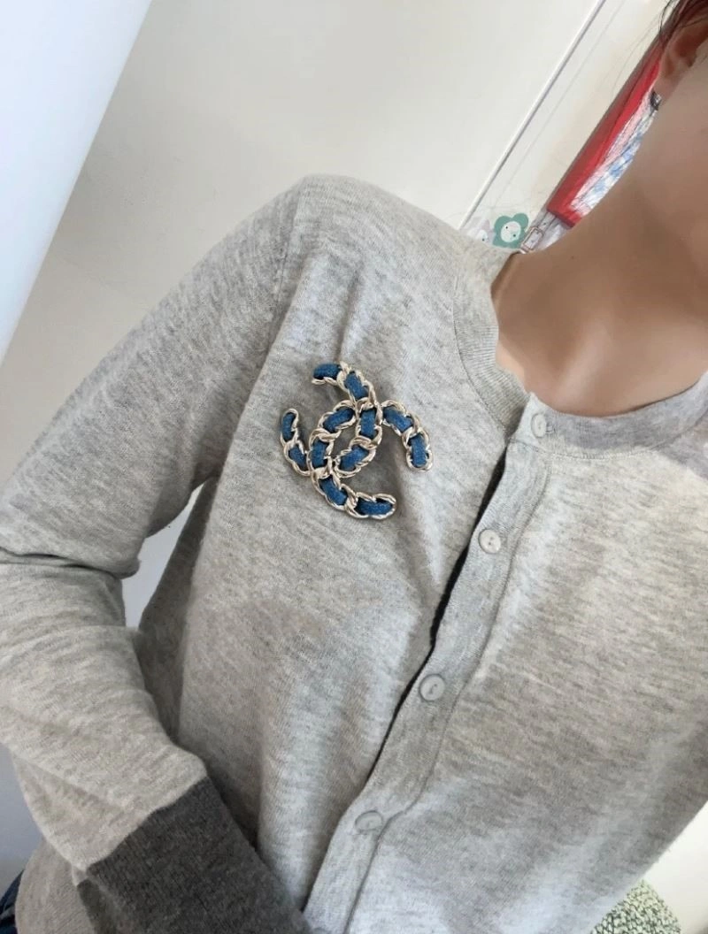 Chanel Brooches Affordable 221898