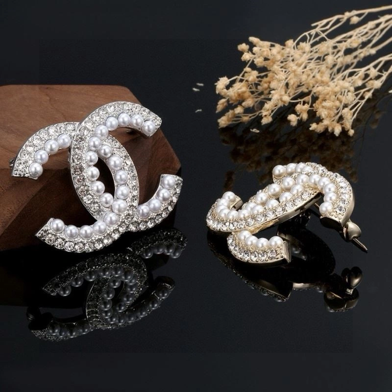SoftTouch Chanel Brooches 221870