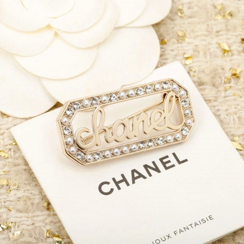 Effortless Chanel Brooches 221863