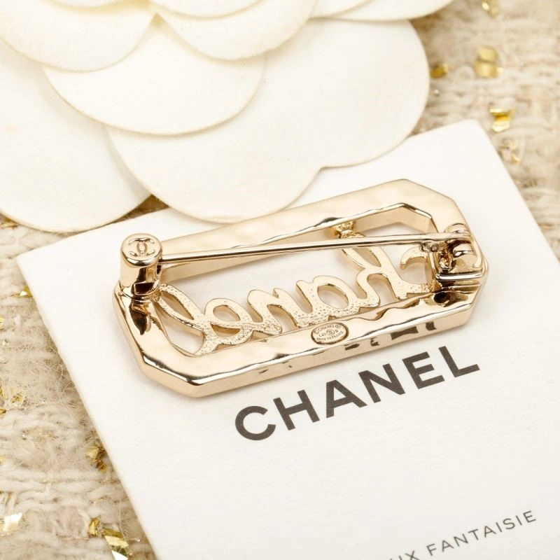 Effortless Chanel Brooches 221863