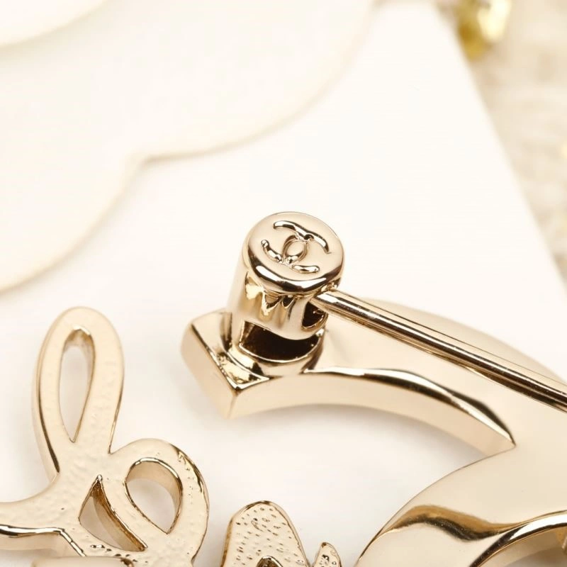 Affordable Chanel Brooches 221868