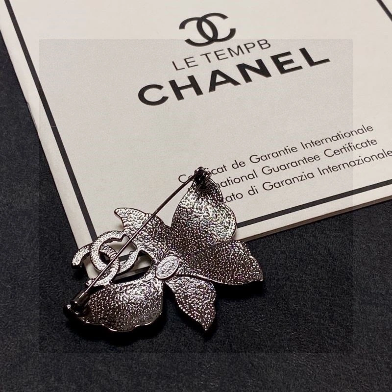 Colorful Chanel Brooches 221871