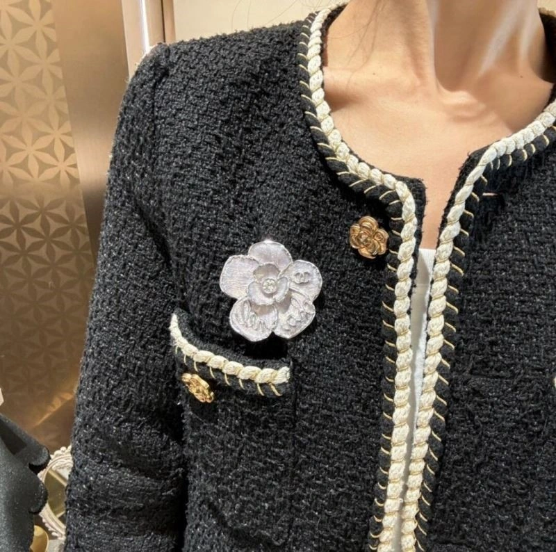 Chanel Brooches TimelessDesign 221865