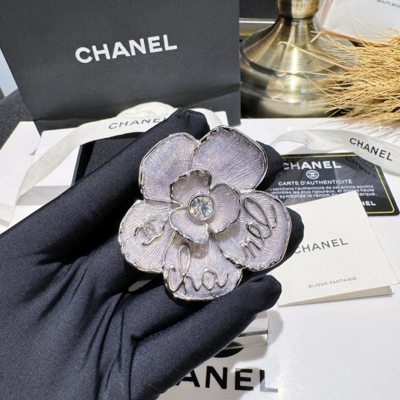 Chanel Brooches TimelessDesign 221865