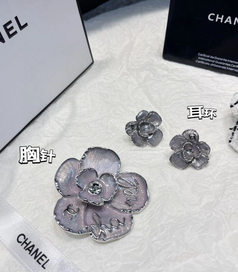 Chanel Brooches TimelessDesign 221865