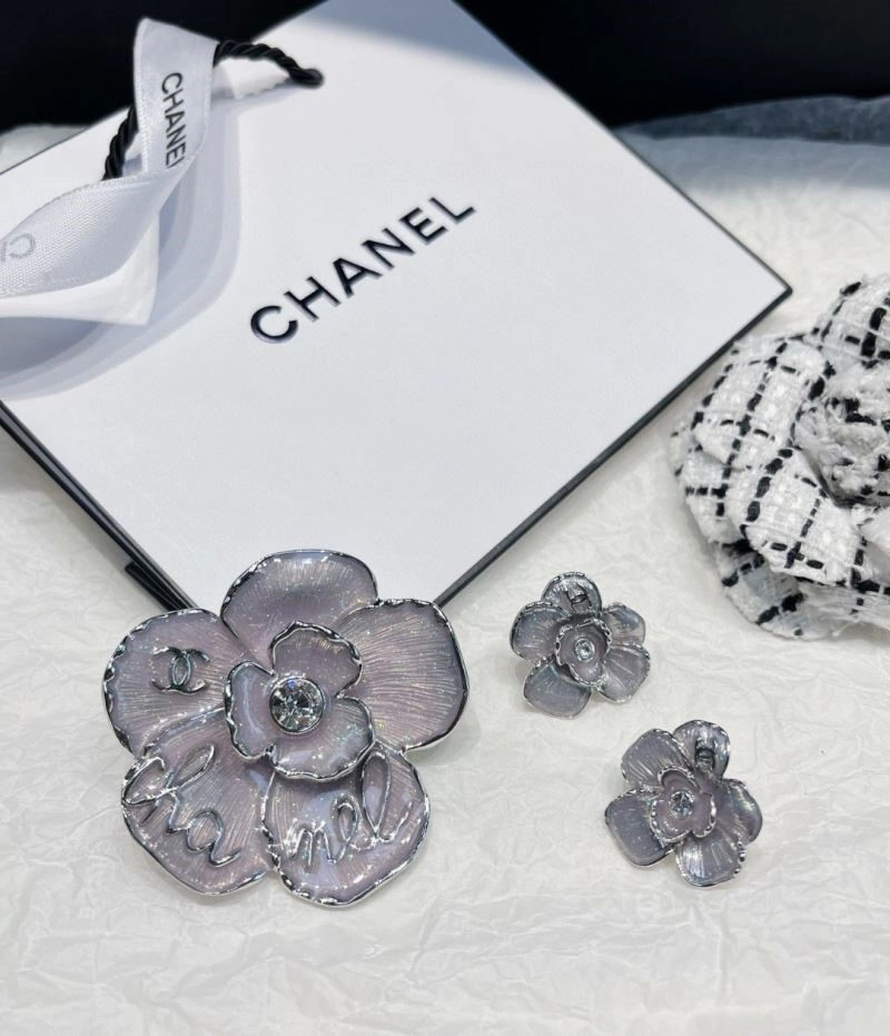 Chanel Brooches TimelessDesign 221865