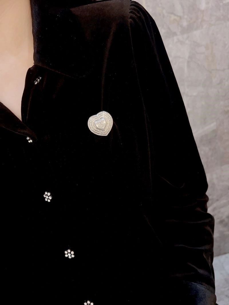 QuickDry Chanel Brooches 221857