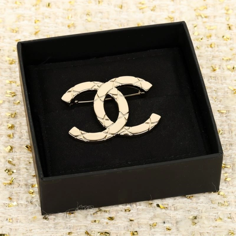 WrinkleFree Chanel Brooches 221856