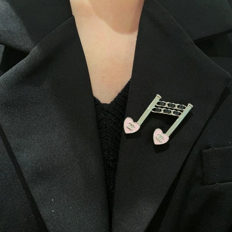 Resilient Chanel Brooches 221851
