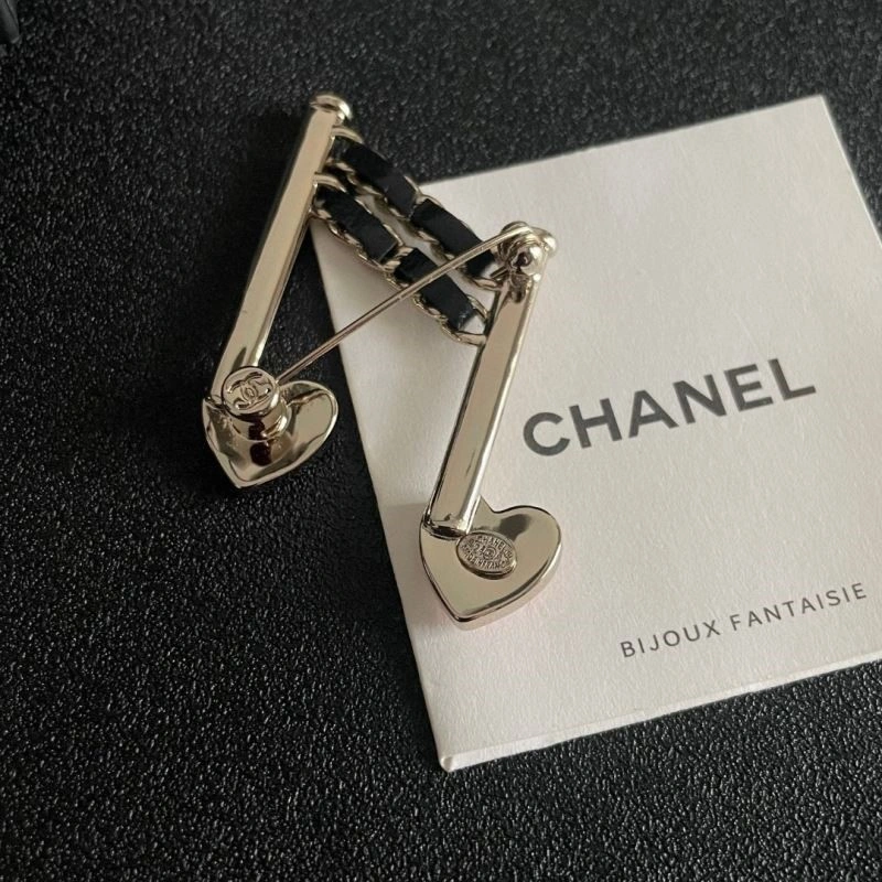 Resilient Chanel Brooches 221851