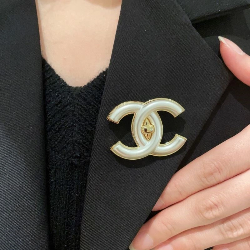 Packable Chanel Brooches 221872