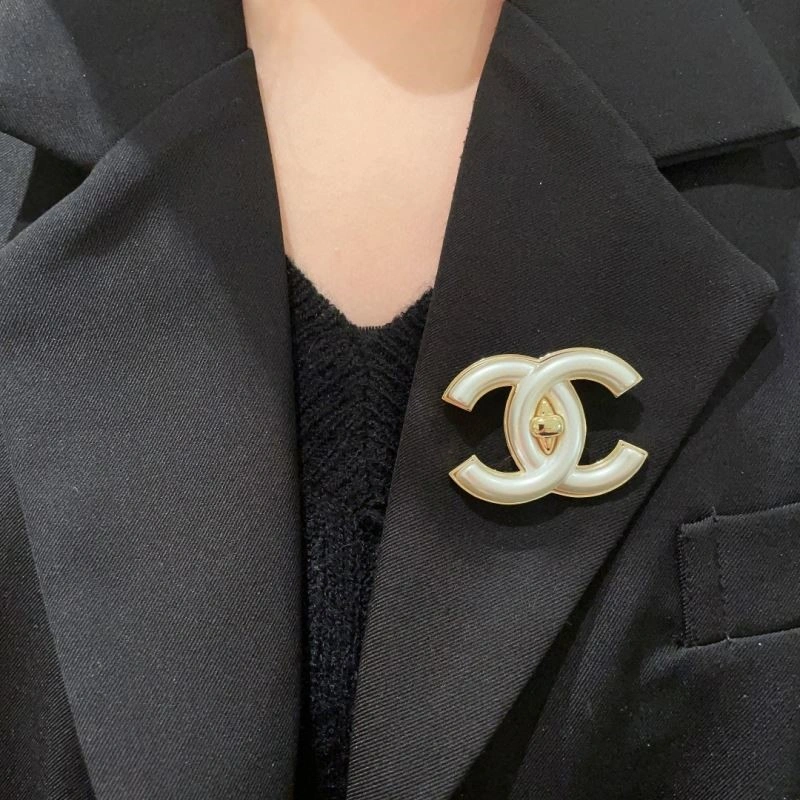 Packable Chanel Brooches 221872