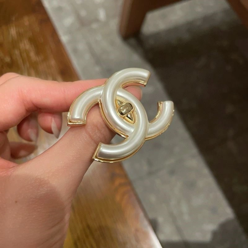 Packable Chanel Brooches 221872