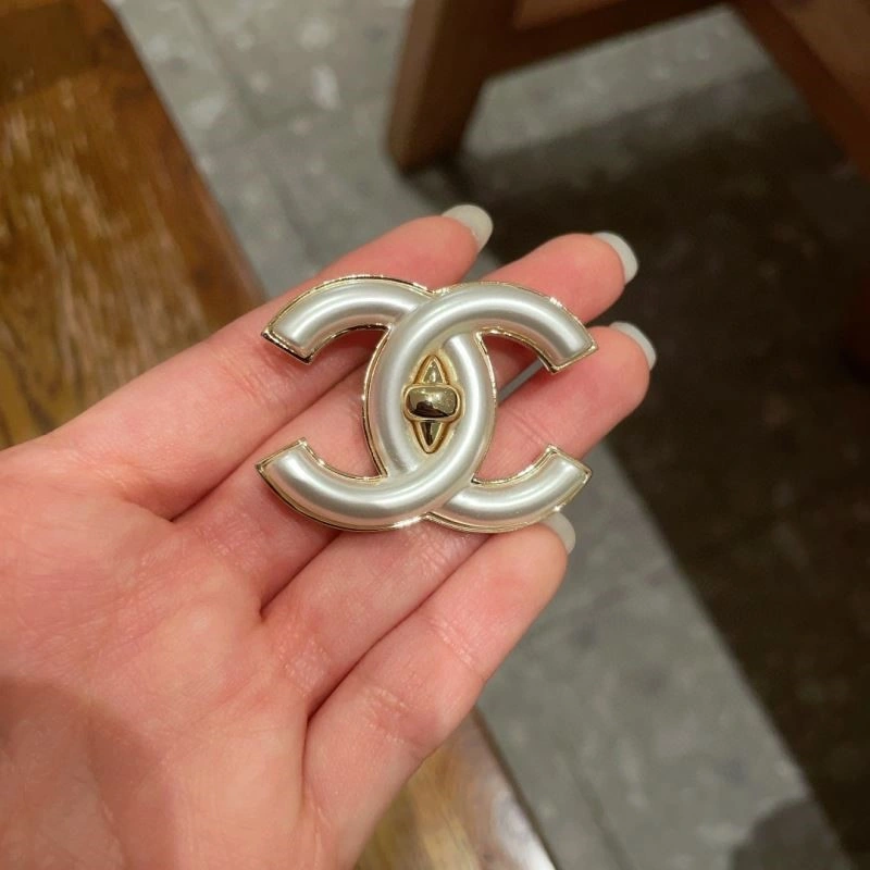 Packable Chanel Brooches 221872