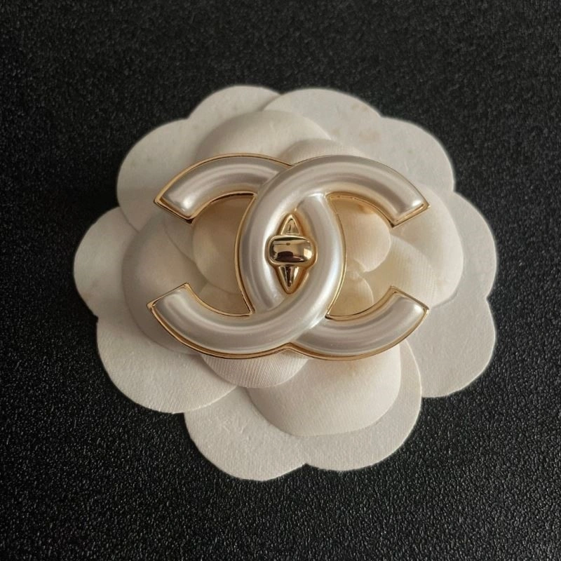 Packable Chanel Brooches 221872
