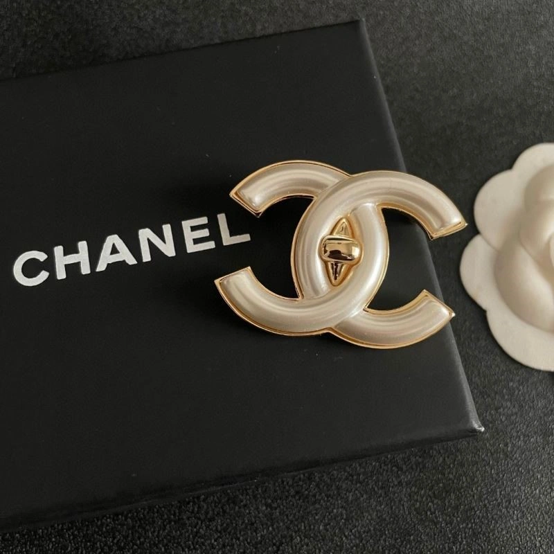 Packable Chanel Brooches 221872