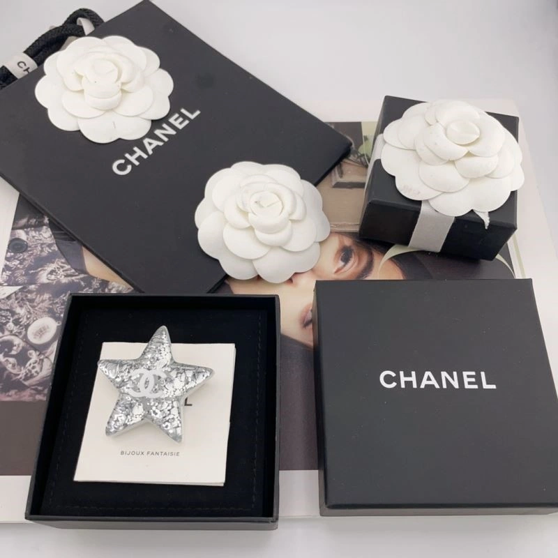 Chanel Brooches Packable 221850