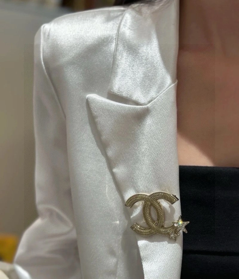 FashionForward Chanel Brooches 221847