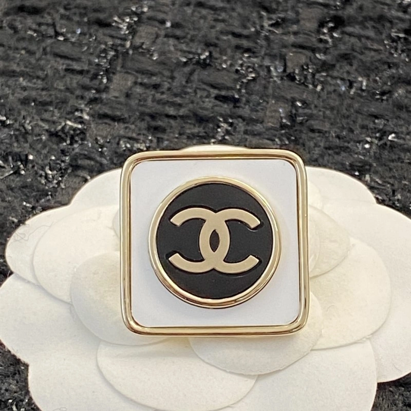 Breathable Chanel Brooches 221848