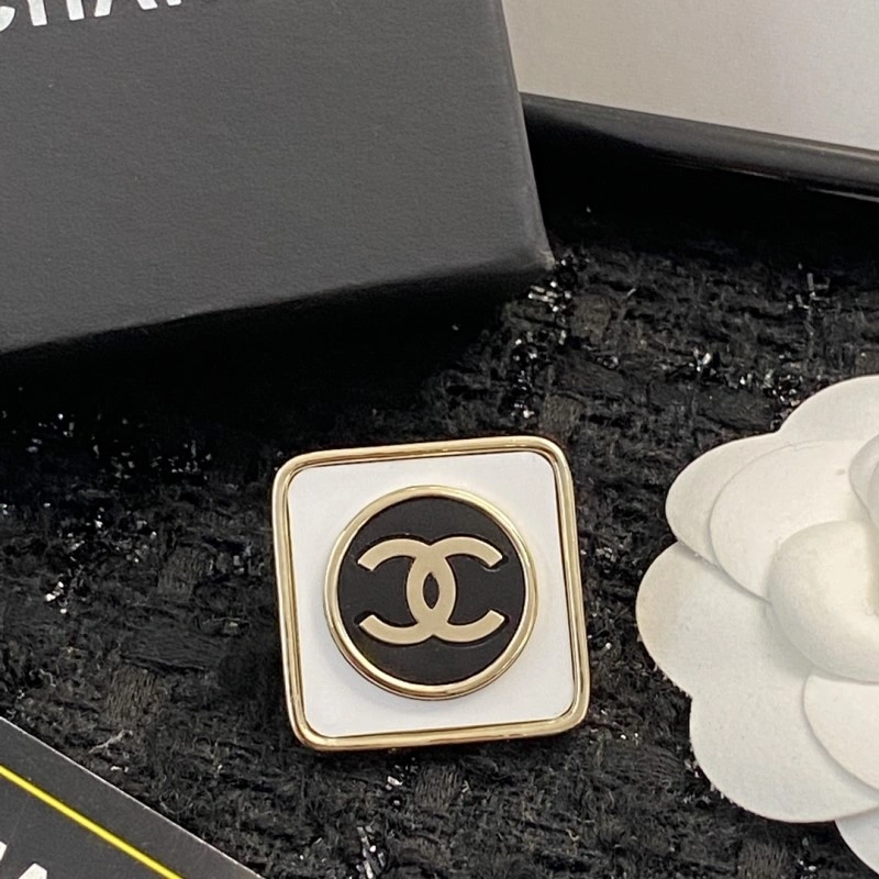 Breathable Chanel Brooches 221848