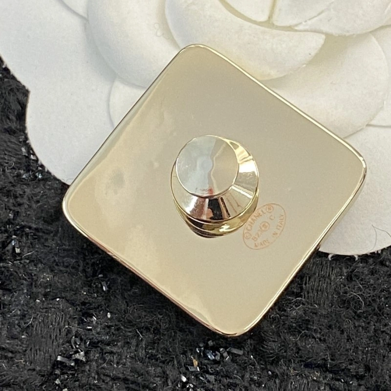 Breathable Chanel Brooches 221848