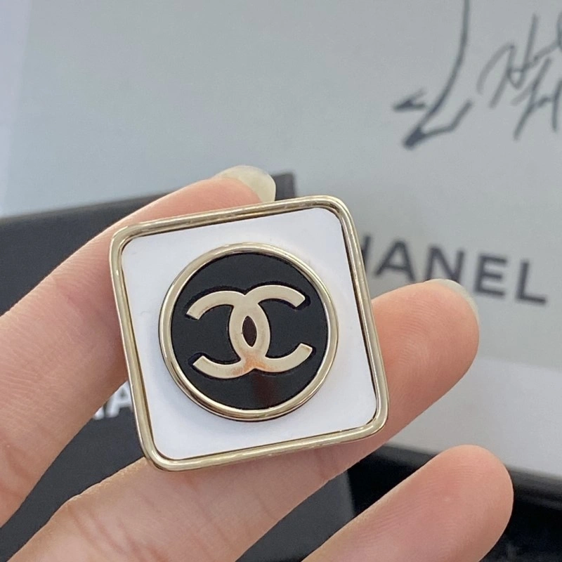 Breathable Chanel Brooches 221848